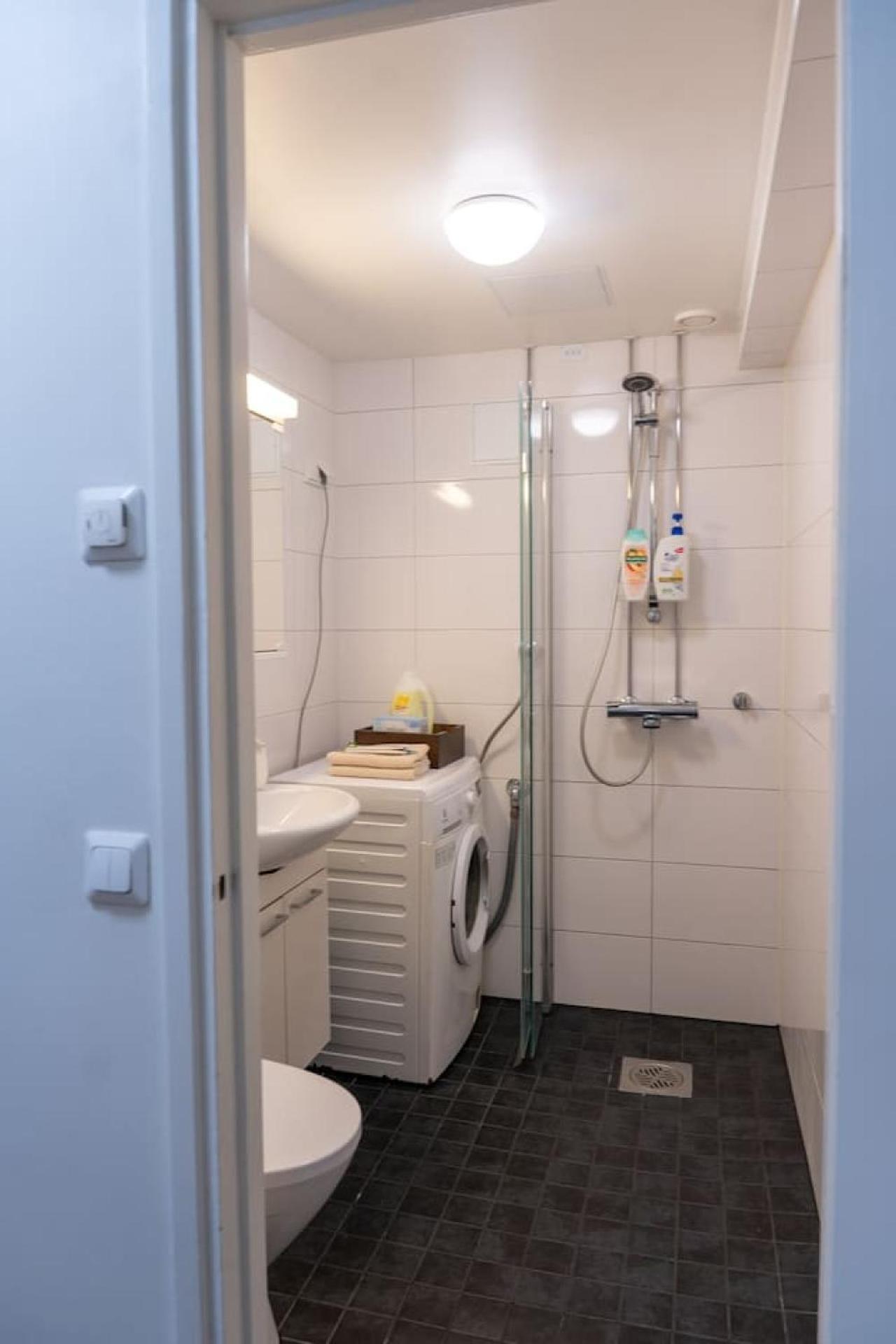 Bright, Lush And Comfortable In Kallio Huoneisto *