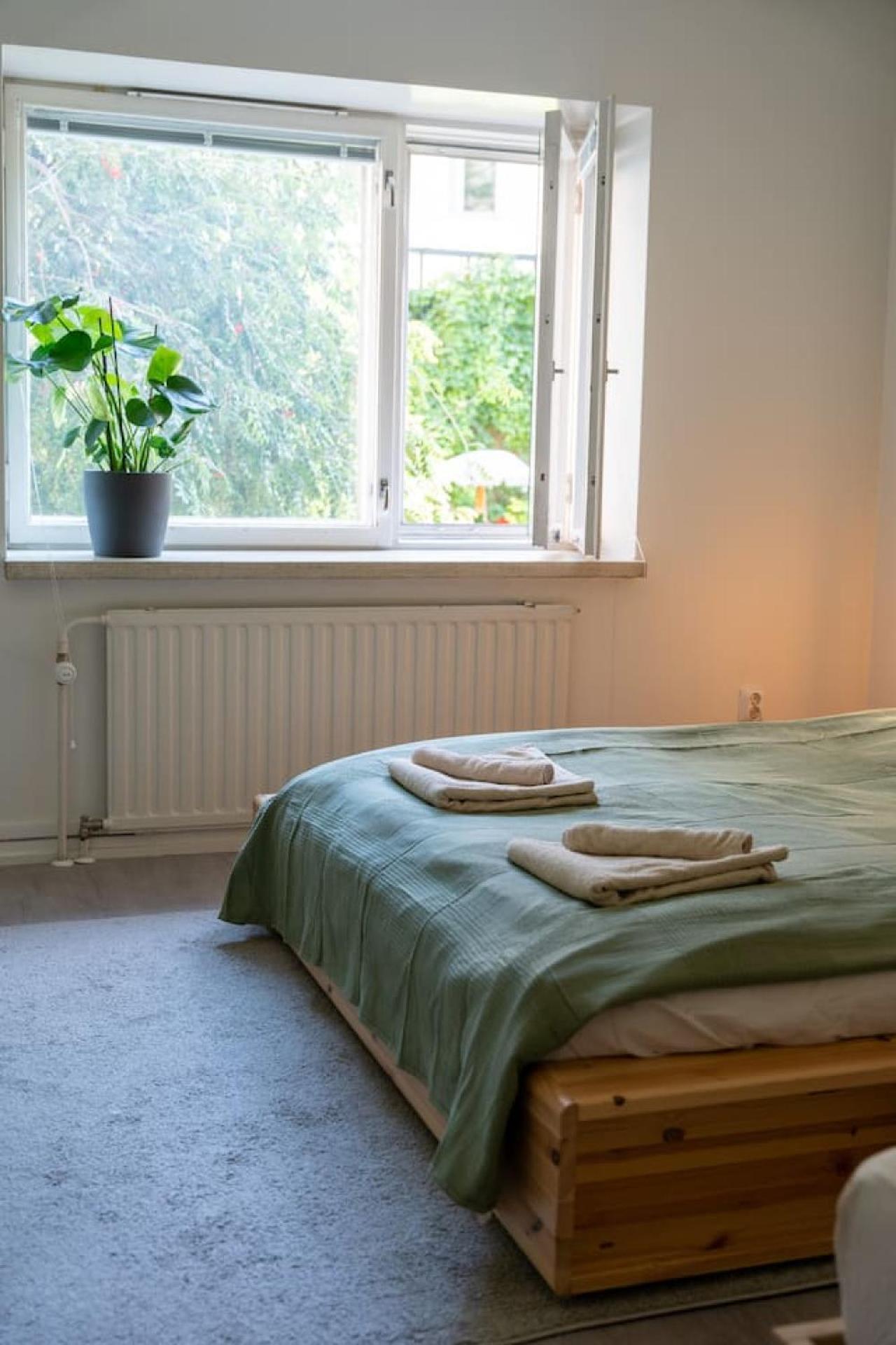 Bright, Lush And Comfortable In Kallio Huoneisto Helsinki