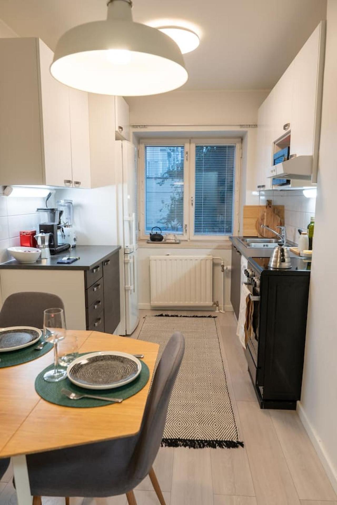 Huoneisto Bright, Lush And Comfortable In Kallio *